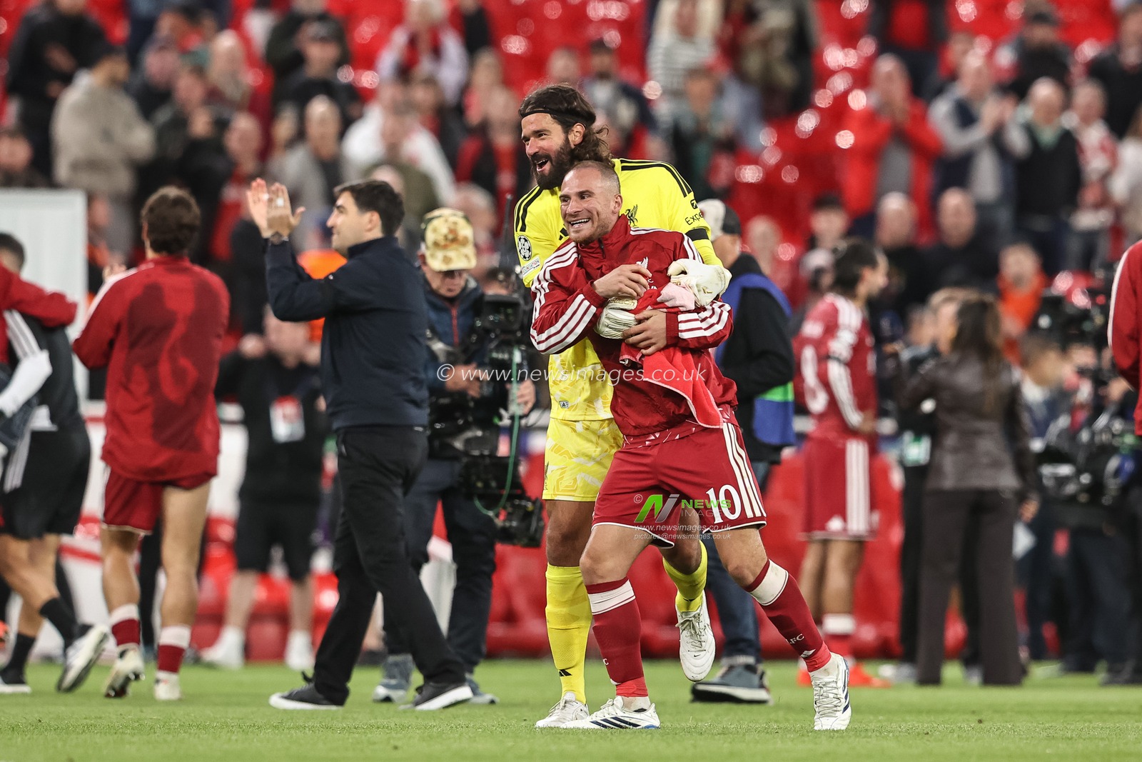 Liverpool goalkeeper Alisson Becker celebrates the win with goalscorer Alexis Mac Allister of Liverpool during the UEFA Champions League Matchday 1 of 8 match Liverpool vs Atletico Madrid at Anfield, Liverpool, United Kingdom on 09 September 2026

(Photo by Alfie Cosgrove/News Images)