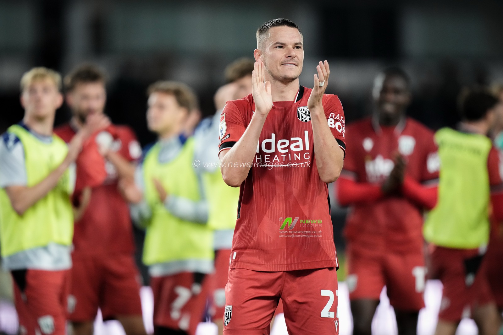 Isaac Price of West Bromwich Albion applauds the fans after the final whistle  during the Sky Bet Championship match Derby County vs West Bromwich Albion at Pride Park Stadium, Derby, United Kingdom on 09 September 2026

(Photo by Maynard Manyowa/News Images)