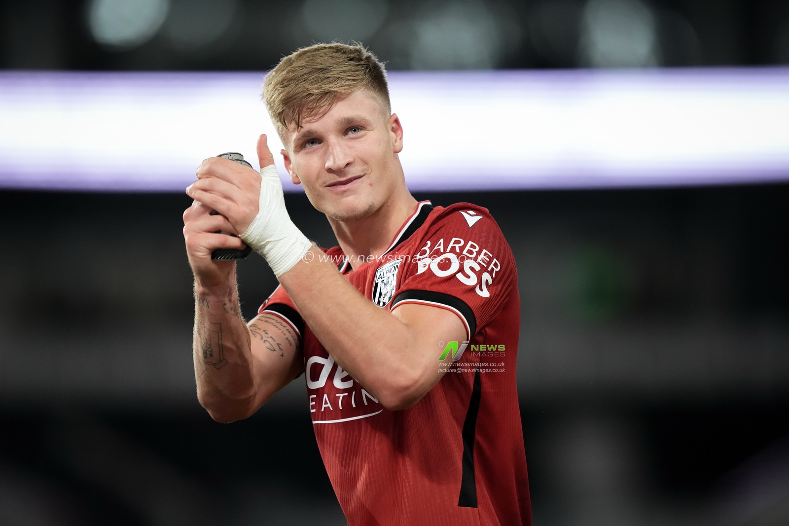 Jimmy Jay-Morgan of West Bromwich Albion applauds the fans after the final whistle  during the Sky Bet Championship match Derby County vs West Bromwich Albion at Pride Park Stadium, Derby, United Kingdom on 09 September 2026

(Photo by Maynard Manyowa/News Images)
