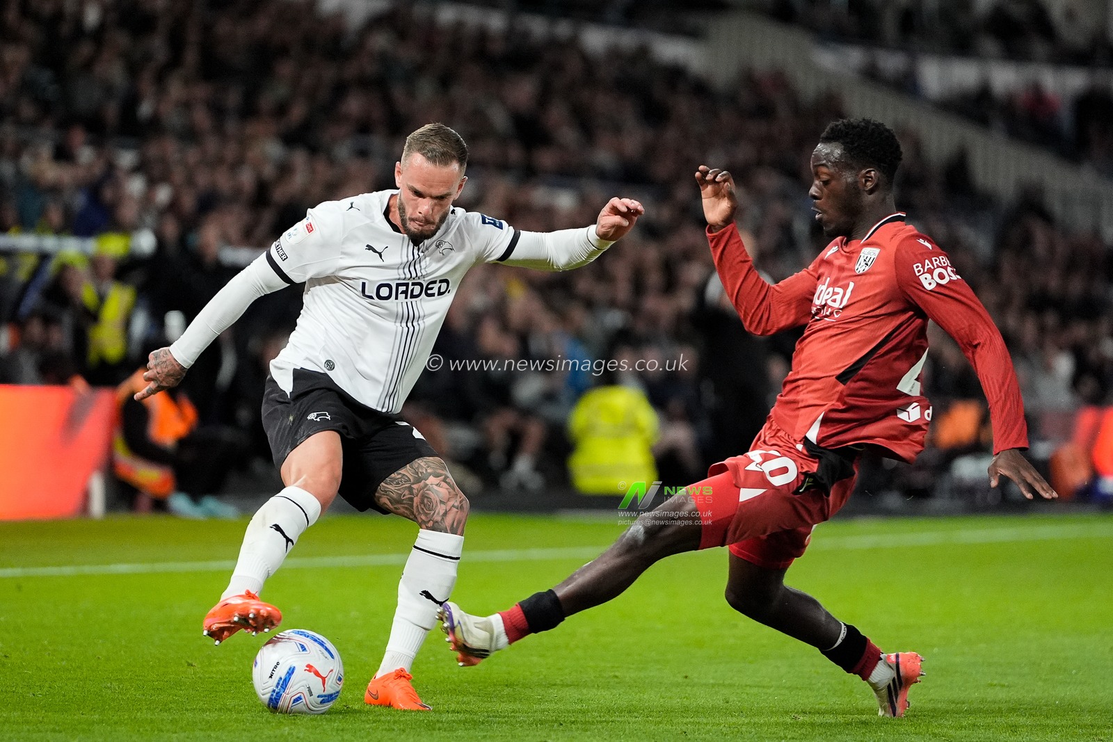 Joe Ward of Derby County dribbles past Rabby Nzingoula of West Bromwich Albion during the Sky Bet Championship match Derby County vs West Bromwich Albion at Pride Park Stadium, Derby, United Kingdom on 09 September 2026

(Photo by Maynard Manyowa/News Images)