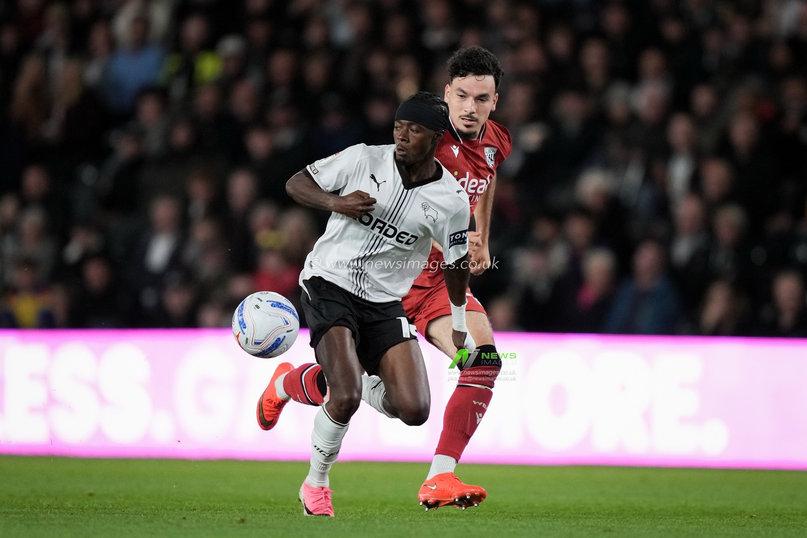 Mohammed Fuseini of Derby County makes a run with the ball  during the Sky Bet Championship match Derby County vs West Bromwich Albion at Pride Park Stadium, Derby, United Kingdom on 09 September 2026

(Photo by Maynard Manyowa/News Images)