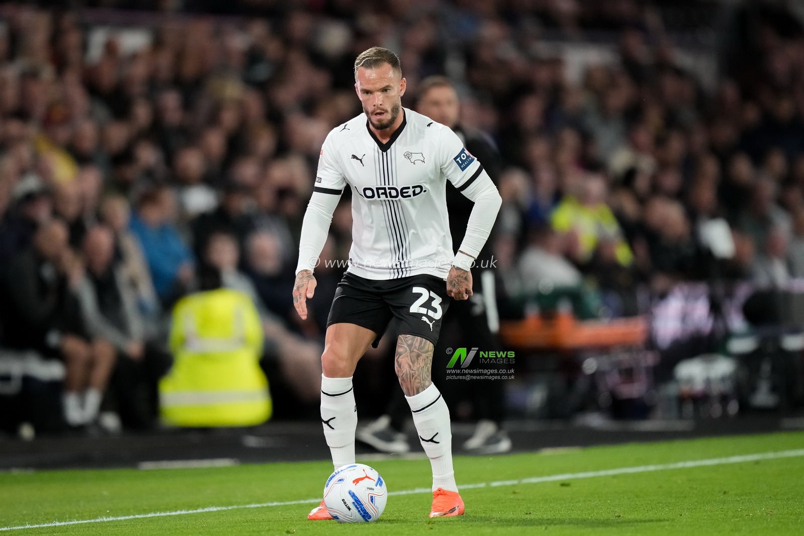 Joe Ward of Derby County in action during the Sky Bet Championship match Derby County vs West Bromwich Albion at Pride Park Stadium, Derby, United Kingdom on 09 September 2026

(Photo by Maynard Manyowa/News Images)