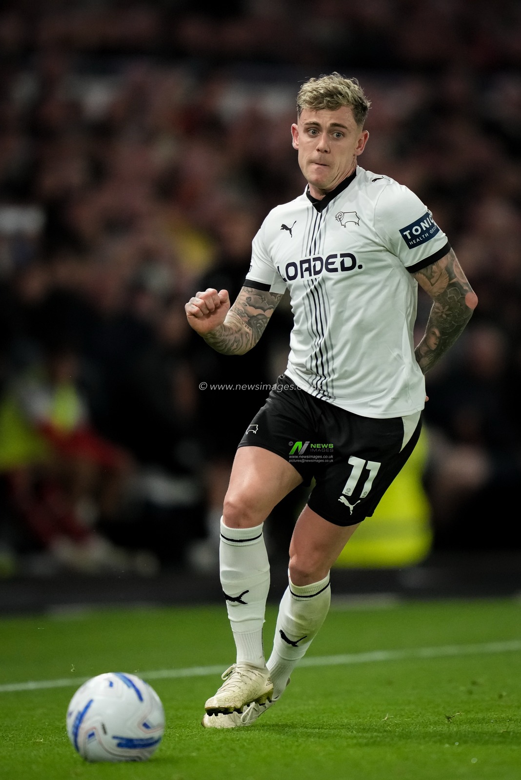 Sammie Szmodics of Derby County pas\during the Sky Bet Championship match Derby County vs West Bromwich Albion at Pride Park Stadium, Derby, United Kingdom on 09 September 2026

(Photo by Maynard Manyowa/News Images)