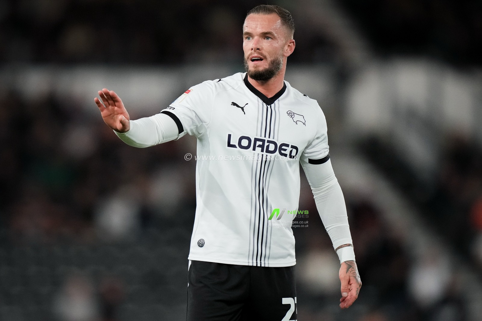 Joe Ward of Derby County gives his team instructions  during the Sky Bet Championship match Derby County vs West Bromwich Albion at Pride Park Stadium, Derby, United Kingdom on 09 September 2026

(Photo by Maynard Manyowa/News Images)