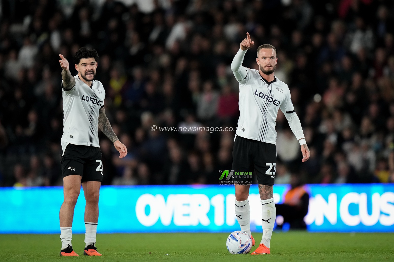Alex Mowatt of Derby County and Joe Ward of Derby County gives his team instructions  during the Sky Bet Championship match Derby County vs West Bromwich Albion at Pride Park Stadium, Derby, United Kingdom on 09 September 2026

(Photo by Maynard Manyowa/News Images)