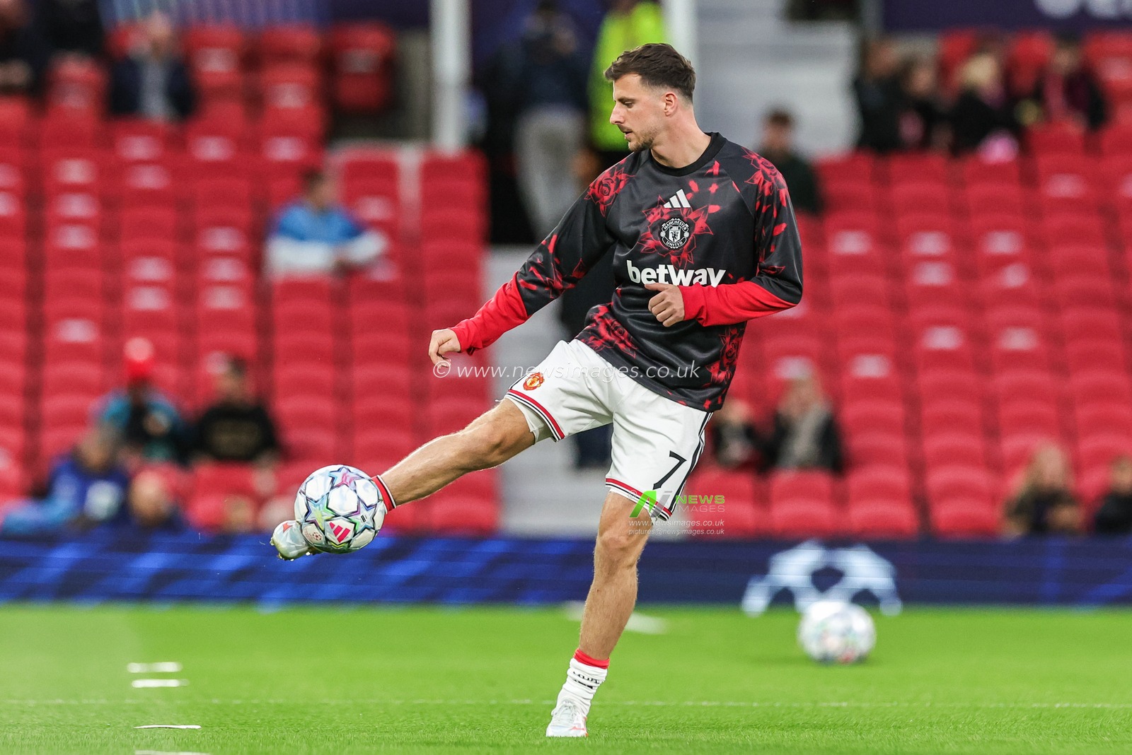 Mason Mount of Manchester United in the pregame warmup session during the UEFA Champions League Matchday 1 of 8 match Manchester United vs Sabah FK at Old Trafford, Manchester, United Kingdom on 10 September 2026

(Photo by Mark Cosgrove/News Images)