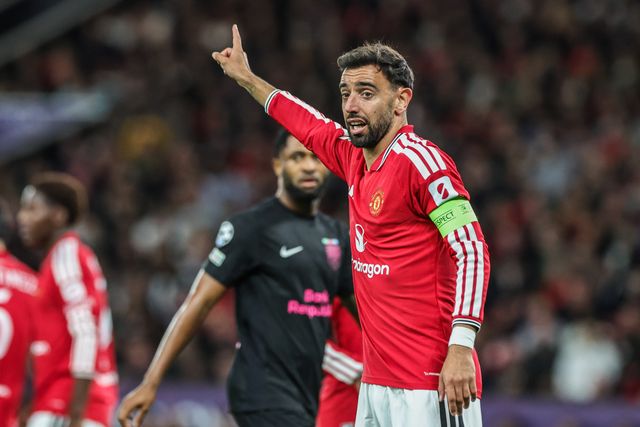 Bruno Fernandes of Manchester United gives his team instructions during the UEFA Champions League Matchday 1 of 8 match Manchester United vs Sabah FK at Old Trafford, Manchester, United Kingdom on 10 September 2026

(Photo by Mark Cosgrove/News Images)