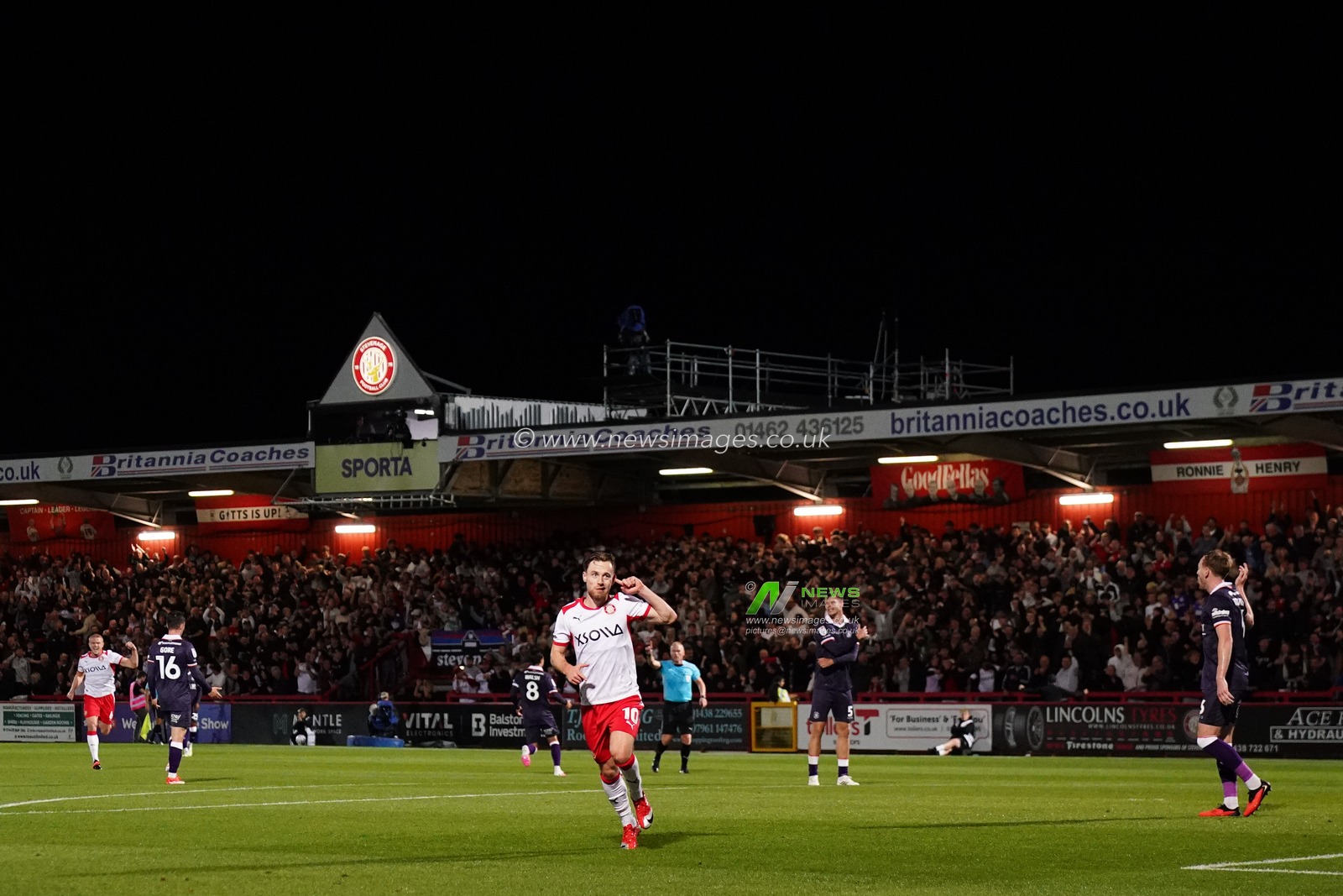 Dan Kemp of Stevenage celebrates goal to make it 1-0 during the Sky Bet League One match Stevenage vs Luton Town at Lamex Stadium, Stevenage, United Kingdom on 10 September 2026

(Photo by Harvey Murphy/News Images)