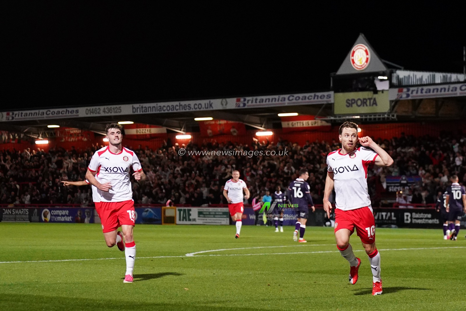 Dan Kemp of Stevenage celebrates goal in front of away support to make it 1-0 during the Sky Bet League One match Stevenage vs Luton Town at Lamex Stadium, Stevenage, United Kingdom on 10 September 2026

(Photo by Harvey Murphy/News Images)