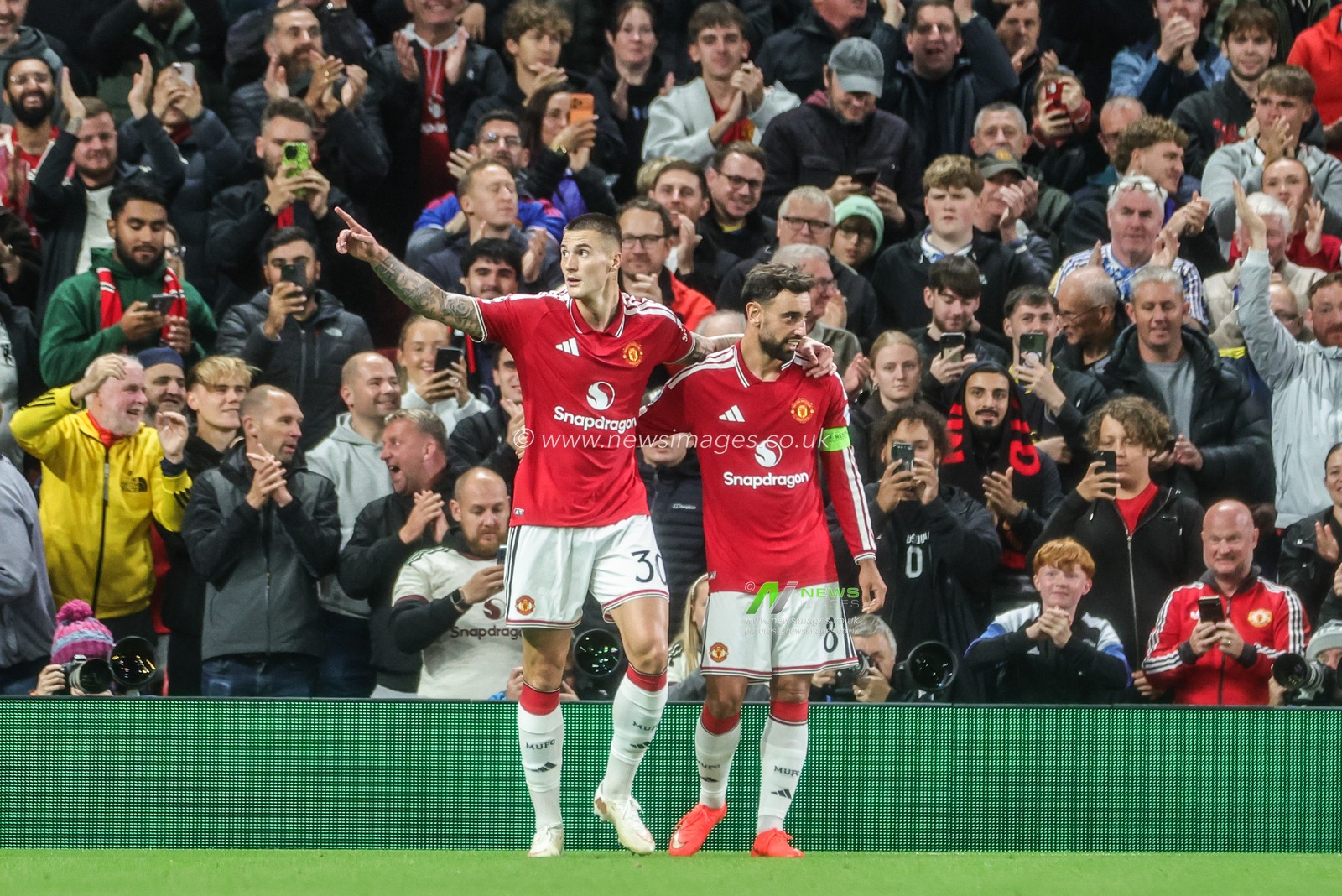 Benjamin Sesko of Manchester United celebrates his goal to make it 3-0 during the UEFA Champions League Matchday 1 of 8 match Manchester United vs Sabah FK at Old Trafford, Manchester, United Kingdom on 10 September 2026

(Photo by Mark Cosgrove/News Images)