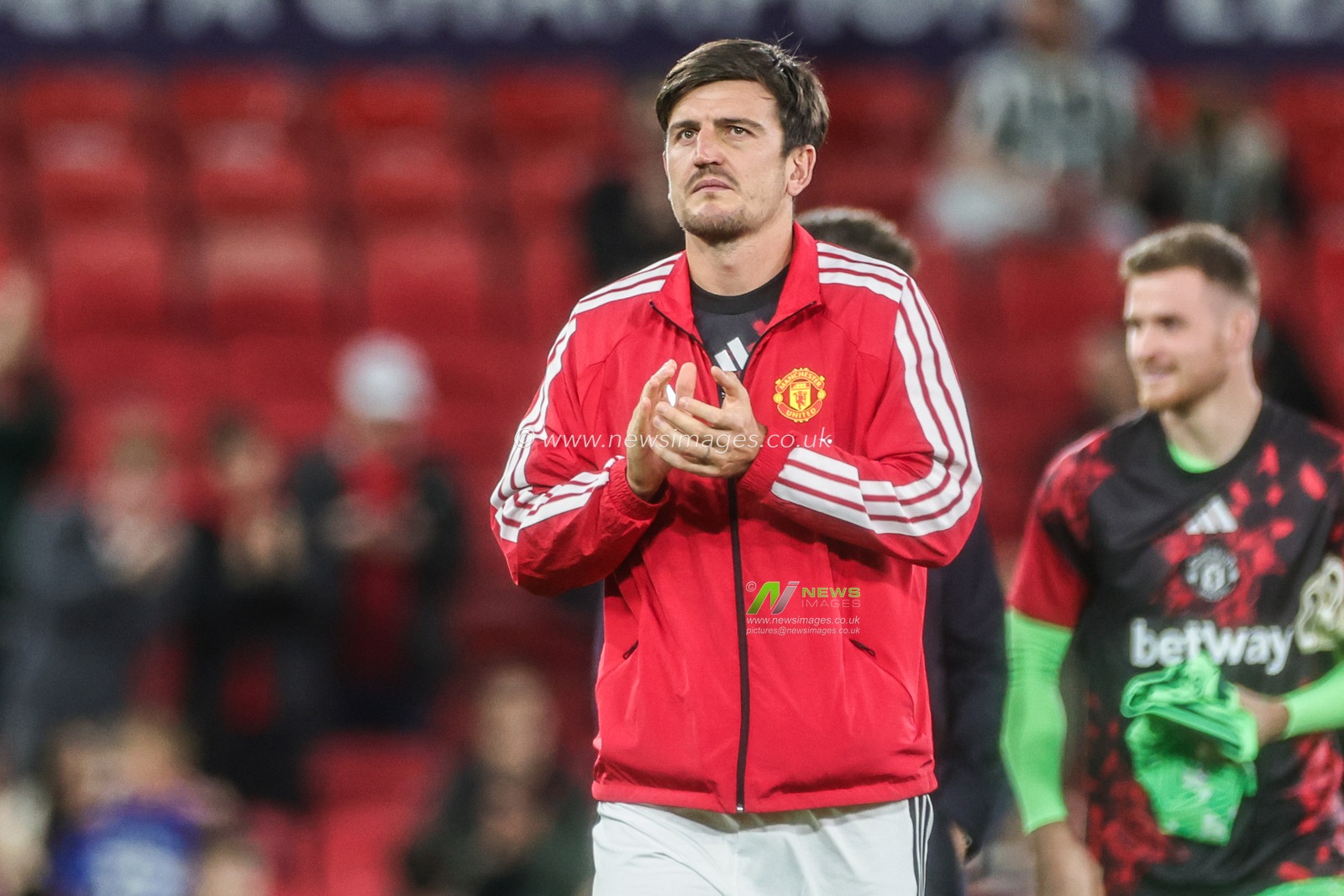 Harry Maguire of Manchester United applauds the fans after the game during the UEFA Champions League Matchday 1 of 8 match Manchester United vs Sabah FK at Old Trafford, Manchester, United Kingdom on 10 September 2026

(Photo by Mark Cosgrove/News Images)
