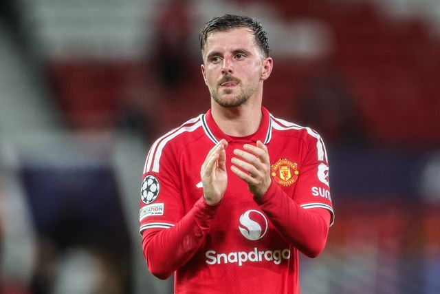 Mason Mount of Manchester United applauds the fans after the game during the UEFA Champions League Matchday 1 of 8 match Manchester United vs Sabah FK at Old Trafford, Manchester, United Kingdom on 10 September 2026

(Photo by Mark Cosgrove/News Images)