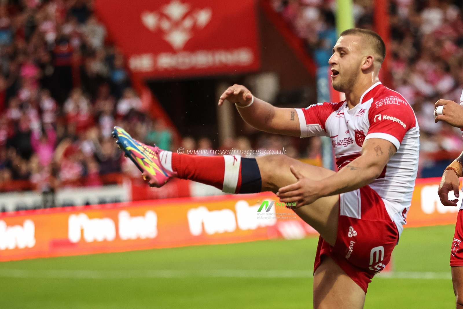 Mikey Lewis of Hull KR celebrates their try during the Betfred Super League Round 21 match Hull KR vs Castleford Tigers at Sewell Group Craven Park, Kingston upon Hull, United Kingdom, 9th August 2024

(Photo by Mark Cosgrove/News Images)