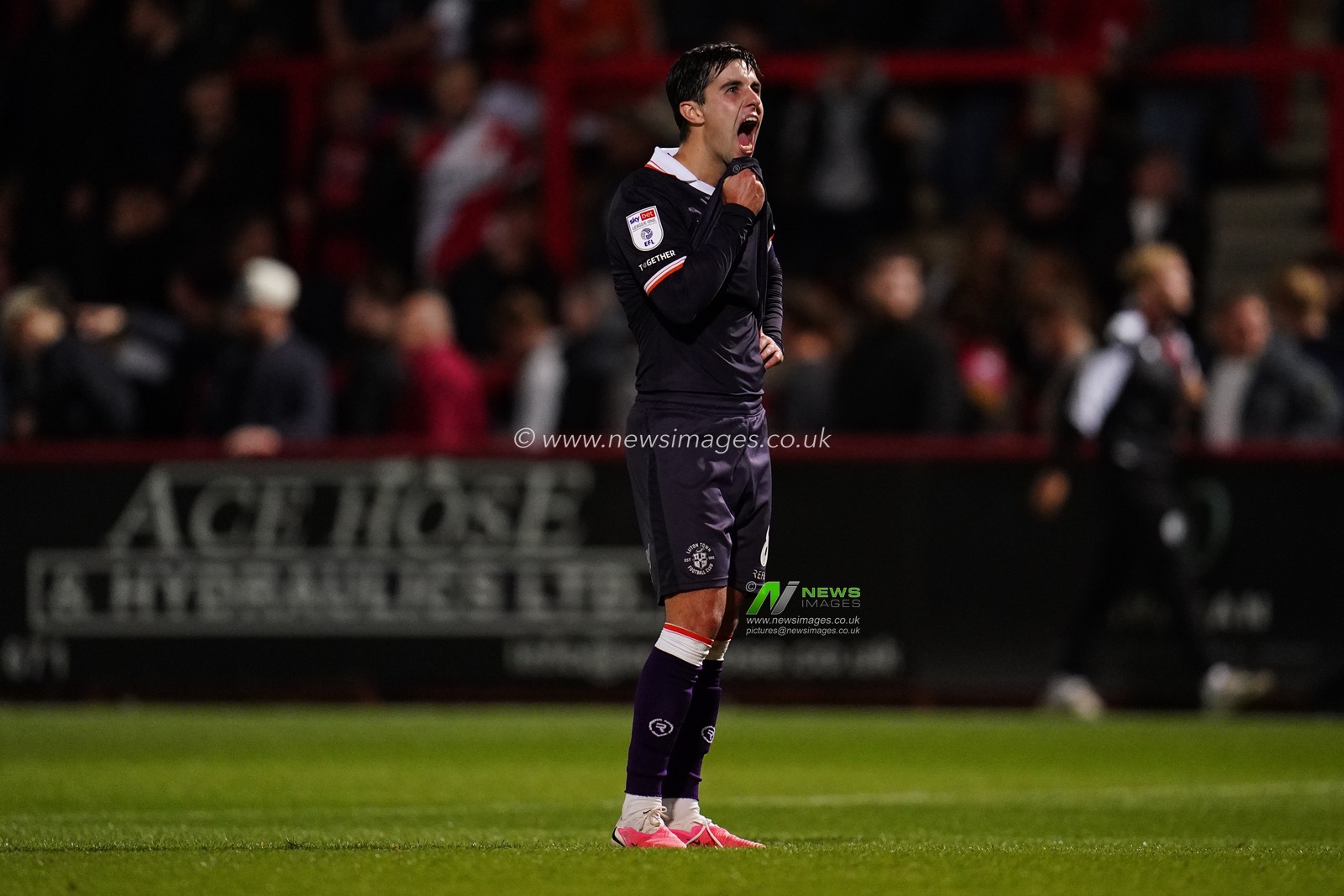 Liam Walsh of Luton Town at full time during the Sky Bet League One match Stevenage vs Luton Town at Lamex Stadium, Stevenage, United Kingdom on 10 September 2026

(Photo by Harvey Murphy/News Images)