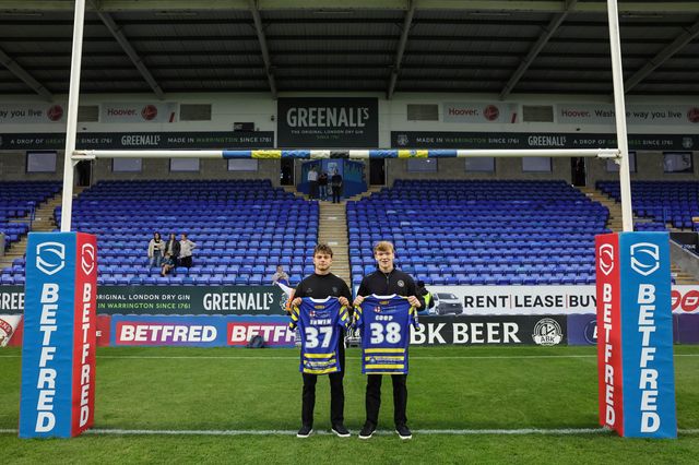 Patrick Irwin and Daniel Coop of Warrington Wolves are presented their debut shirts during the Betfred Super League round 27 match Warrington Wolves vs Toulouse Olympique at The Halliwell Jones Stadium, Warrington, United Kingdom on 11 September 2026

(Photo by Mark Cosgrove/News Images)