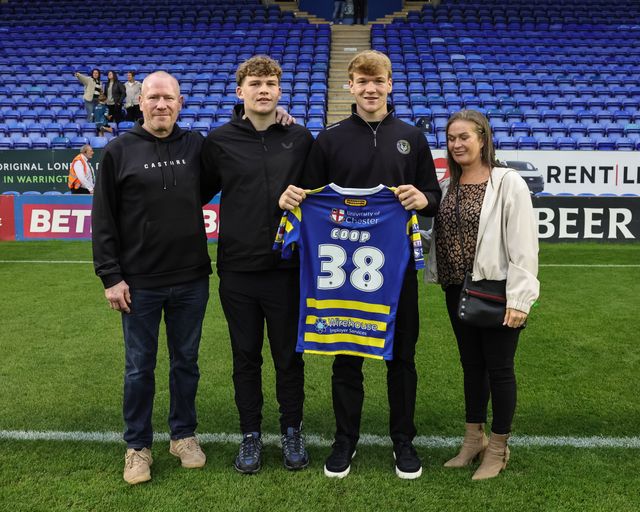 Daniel Coop of Warrington Wolves is presented his debut shirt during the Betfred Super League round 27 match Warrington Wolves vs Toulouse Olympique at The Halliwell Jones Stadium, Warrington, United Kingdom on 11 September 2026

(Photo by Mark Cosgrove/News Images)