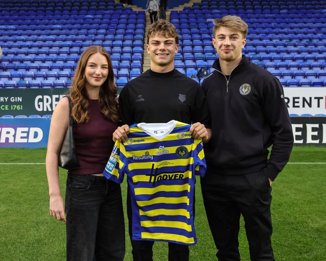 Patrick Irwin of Warrington Wolves is presented his debut shirt during the Betfred Super League round 27 match Warrington Wolves vs Toulouse Olympique at The Halliwell Jones Stadium, Warrington, United Kingdom on 11 September 2026

(Photo by Mark Cosgrove/News Images)