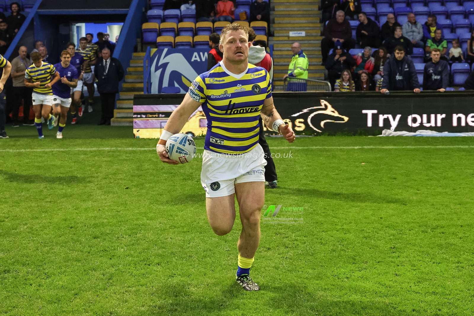 Luke Yates of Warrington Wolves in the pre-game warm up during the Betfred Super League round 27 match Warrington Wolves vs Toulouse Olympique at The Halliwell Jones Stadium, Warrington, United Kingdom on 11 September 2026

(Photo by Mark Cosgrove/News Images)