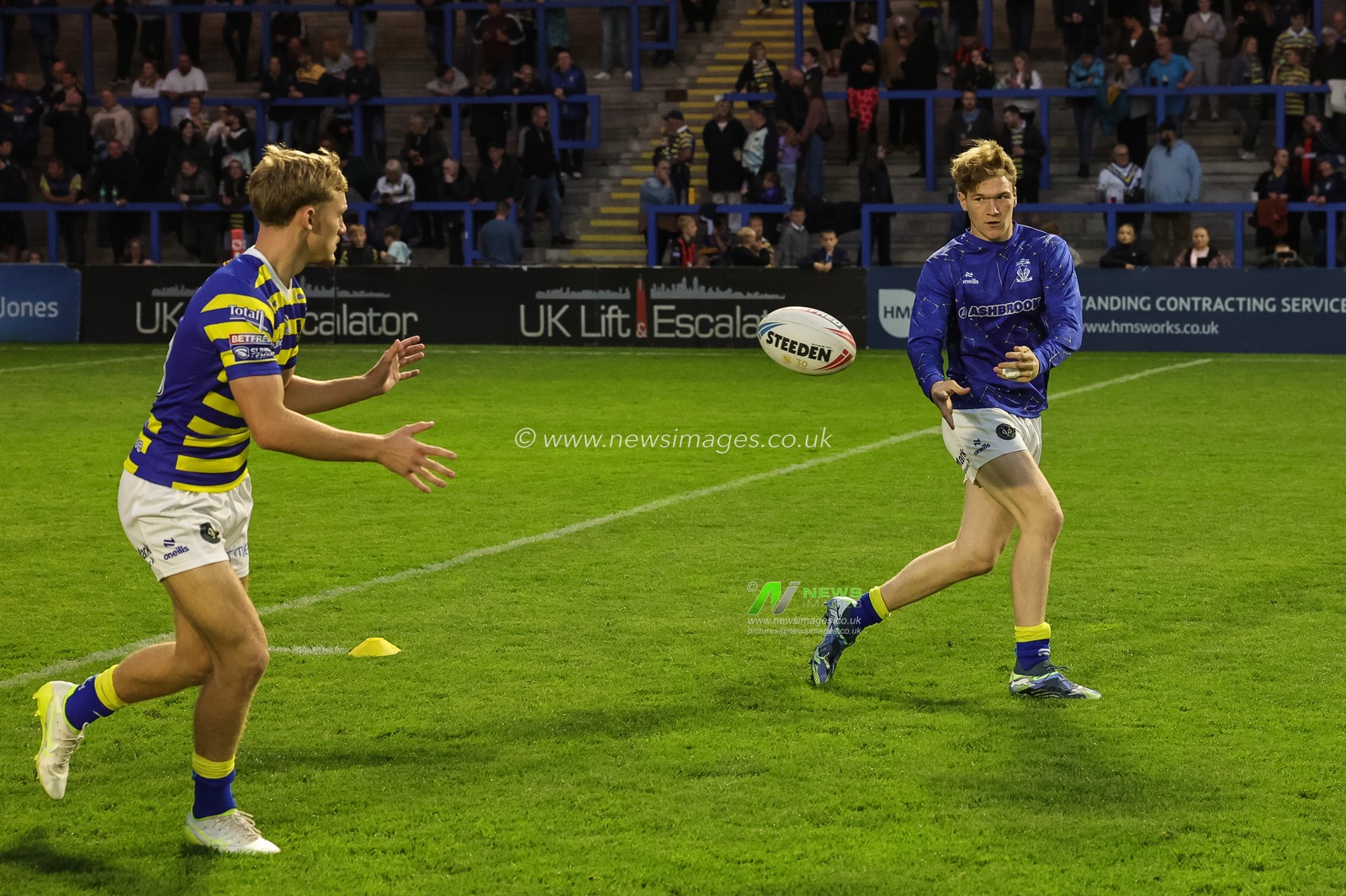 Daniel Coop of Warrington Wolves in the pre-game warm up during the Betfred Super League round 27 match Warrington Wolves vs Toulouse Olympique at The Halliwell Jones Stadium, Warrington, United Kingdom on 11 September 2026

(Photo by Mark Cosgrove/News Images)