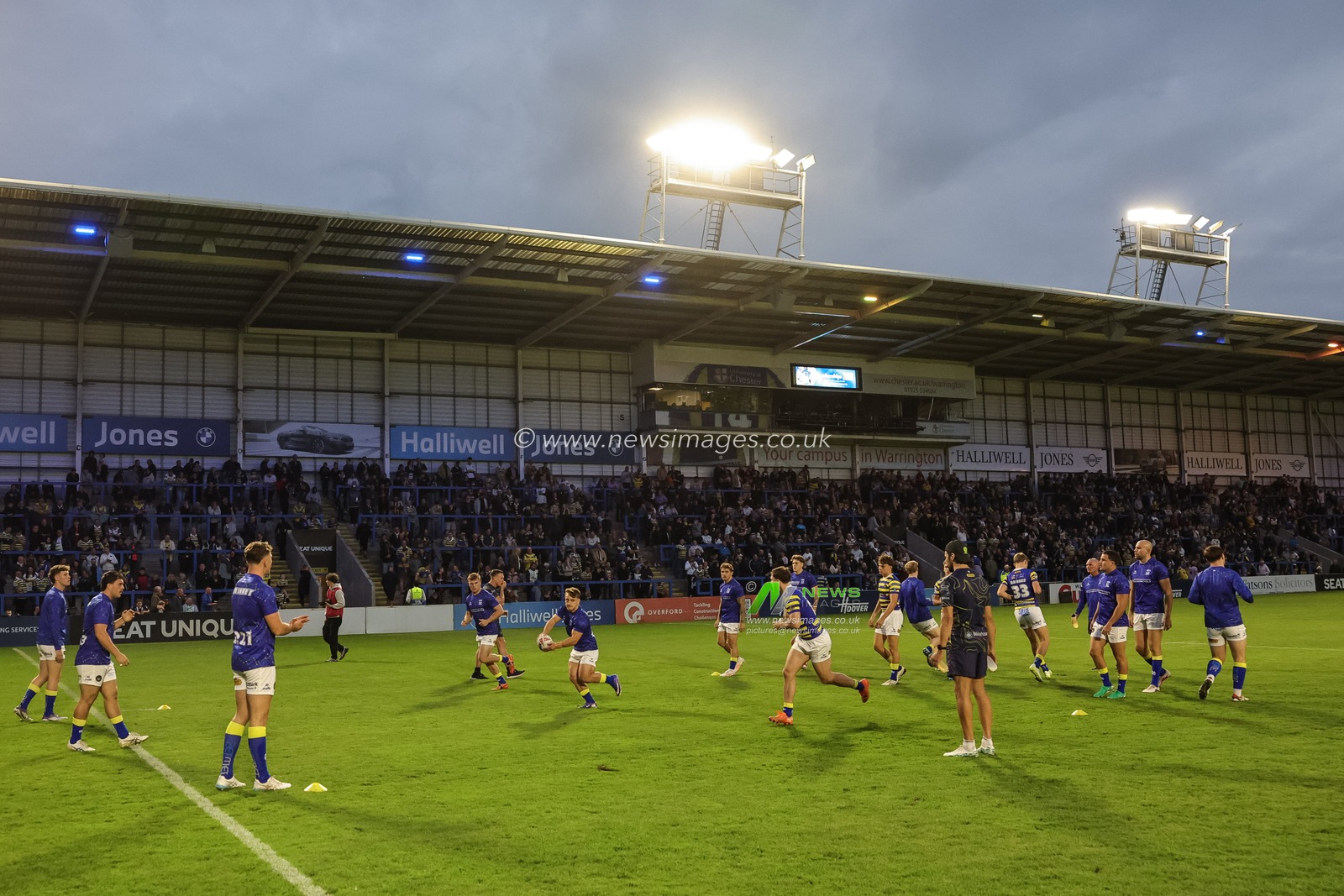 Warrington players in the pre-game warm up during the Betfred Super League round 27 match Warrington Wolves vs Toulouse Olympique at The Halliwell Jones Stadium, Warrington, United Kingdom on 11 September 2026

(Photo by Mark Cosgrove/News Images)
