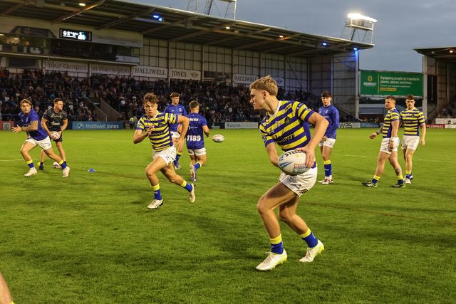 Warrington players in the pre-game warm up during the Betfred Super League round 27 match Warrington Wolves vs Toulouse Olympique at The Halliwell Jones Stadium, Warrington, United Kingdom on 11 September 2026

(Photo by Mark Cosgrove/News Images)