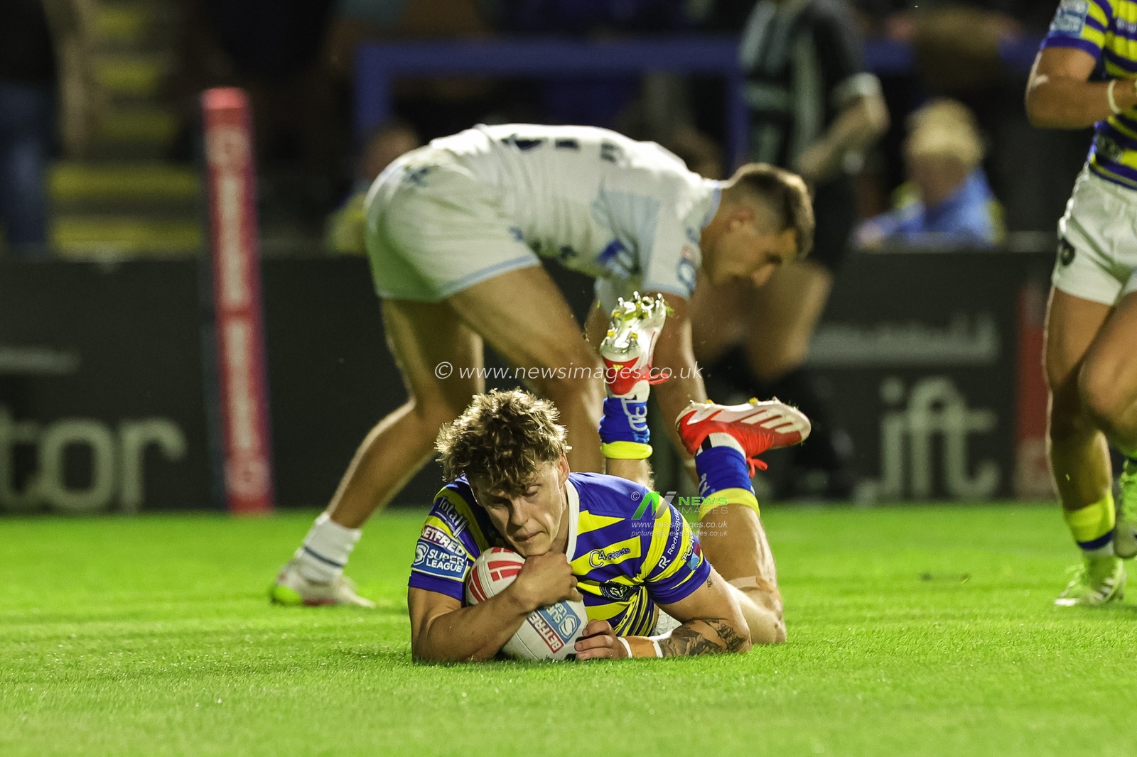 Arron Lindop of Warrington Wolves goes over for a try during the Betfred Super League round 27 match Warrington Wolves vs Toulouse Olympique at The Halliwell Jones Stadium, Warrington, United Kingdom on 11 September 2026

(Photo by Mark Cosgrove/News Images)