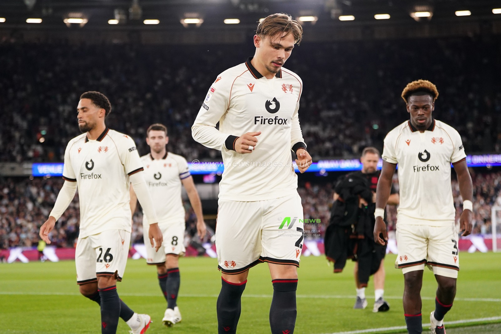 Wrexham players before kick off during the Sky Bet Championship match West Ham United vs Wrexham at London Stadium, London, United Kingdom on 11 September 2026

(Photo by Harvey Murphy/News Images)