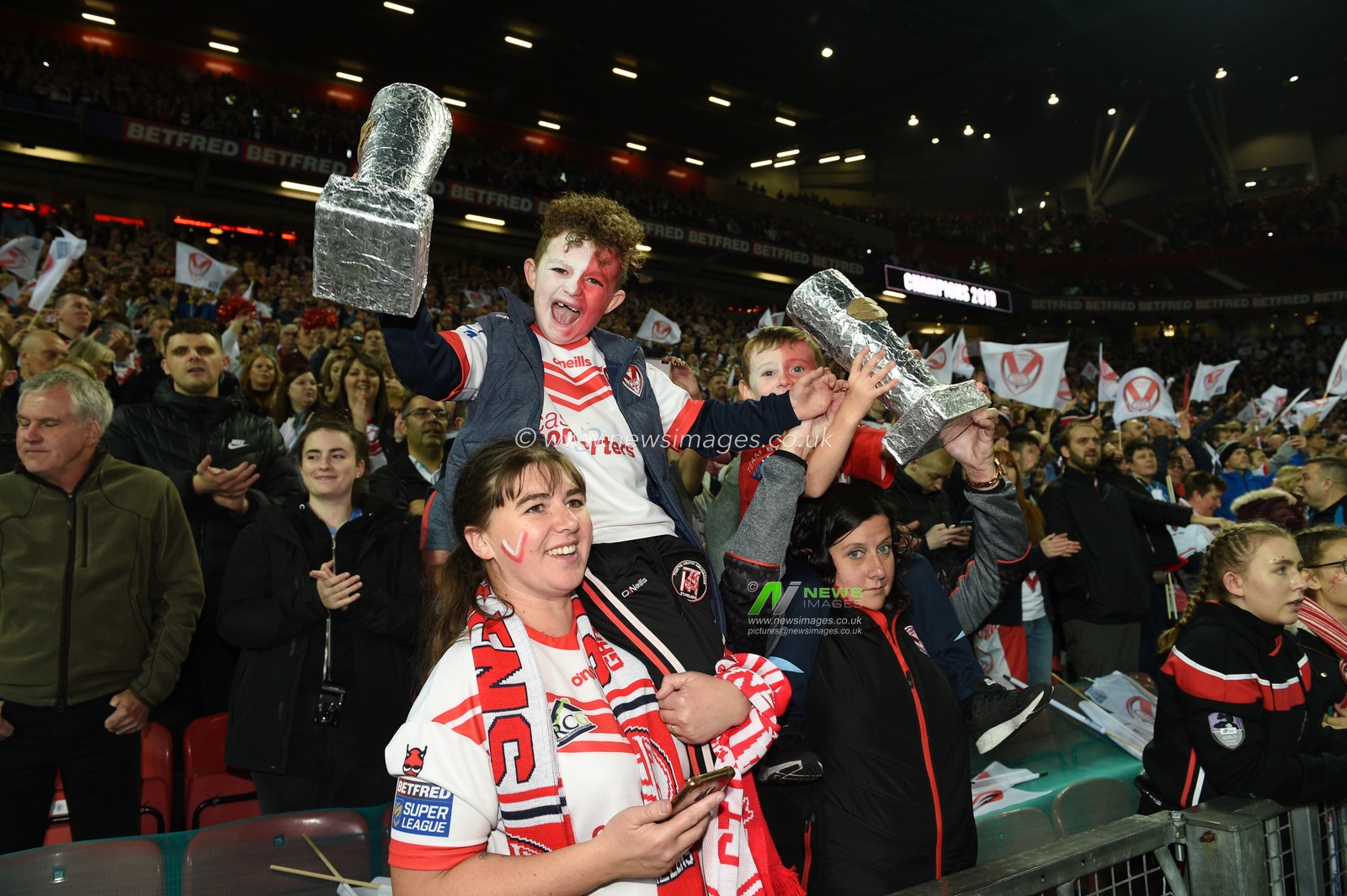 12th October 2019, Old Trafford, Manchester, England; The Grand Final 2019, Saint Helens v Salford Red Devils : Young Saints Fans celebrate the win

Credit: Richard Long/News Images