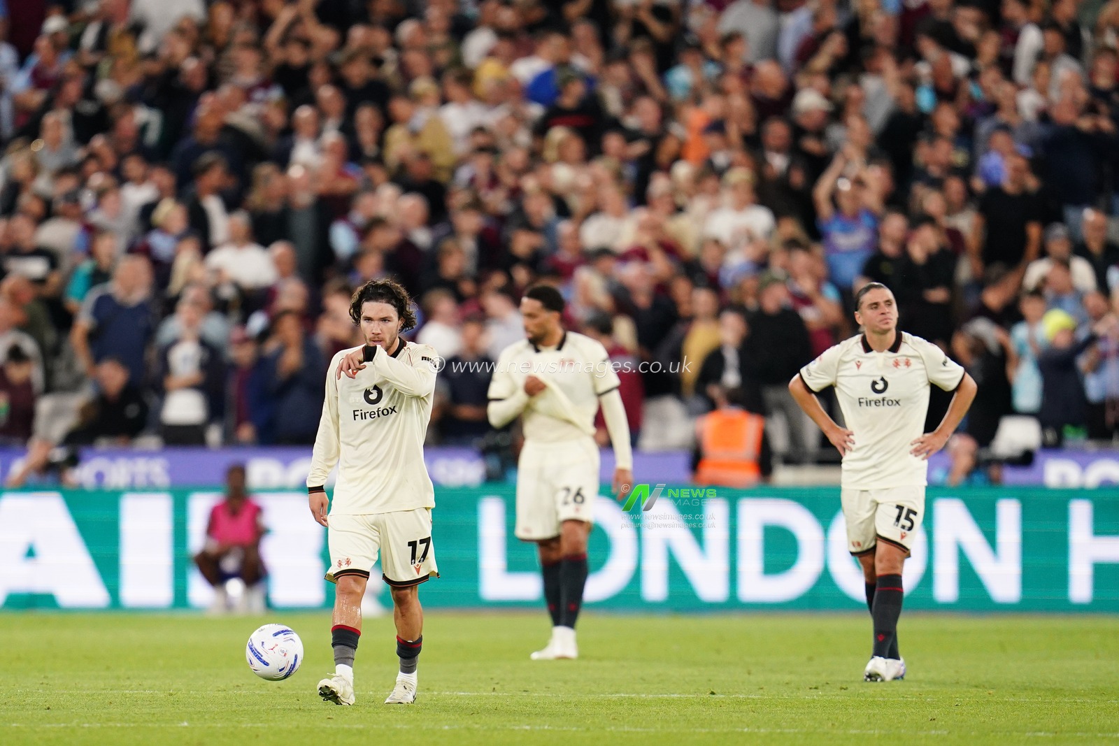 Wrexham players look on as West Ham make it 2-0 during the Sky Bet Championship match West Ham United vs Wrexham at London Stadium, London, United Kingdom on 11 September 2026

(Photo by Harvey Murphy/News Images)