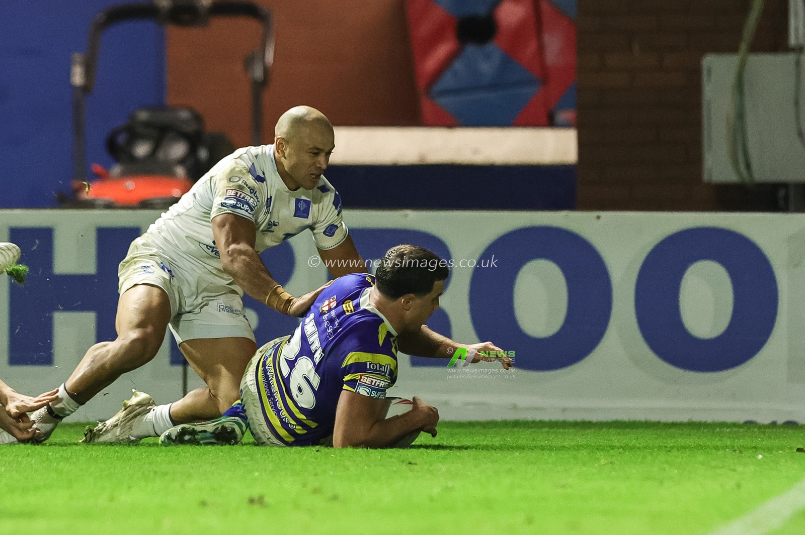 Josh Smith of Warrington Wolves goes over for a try during the Betfred Super League round 27 match Warrington Wolves vs Toulouse Olympique at The Halliwell Jones Stadium, Warrington, United Kingdom on 11 September 2026

(Photo by Mark Cosgrove/News Images)