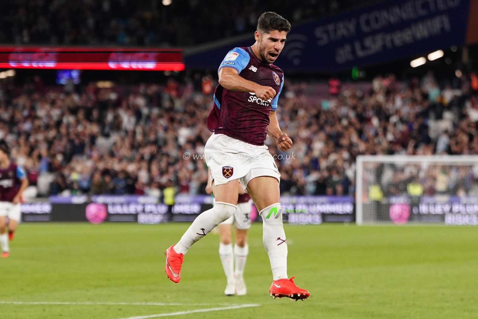 Manor Solomon of West Ham United celebrates his goal to make it 6-0 during the Sky Bet Championship match West Ham United vs Wrexham at London Stadium, London, United Kingdom on 11 September 2026

(Photo by Harvey Murphy/News Images)