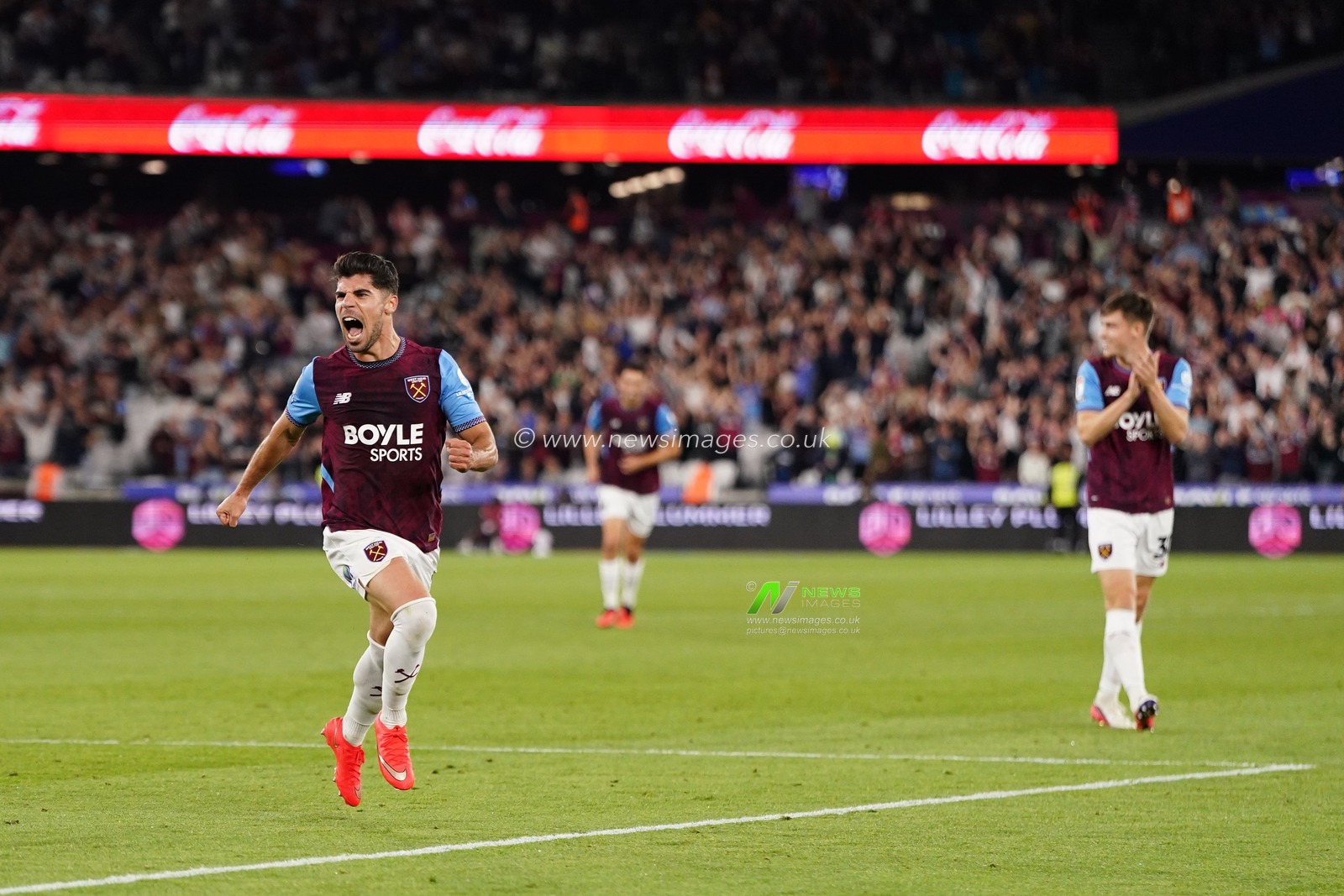 Manor Solomon of West Ham United Celebrates his goal during the Sky Bet Championship match West Ham United vs Wrexham at London Stadium, London, United Kingdom on 11 September 2026

(Photo by Harvey Murphy/News Images)