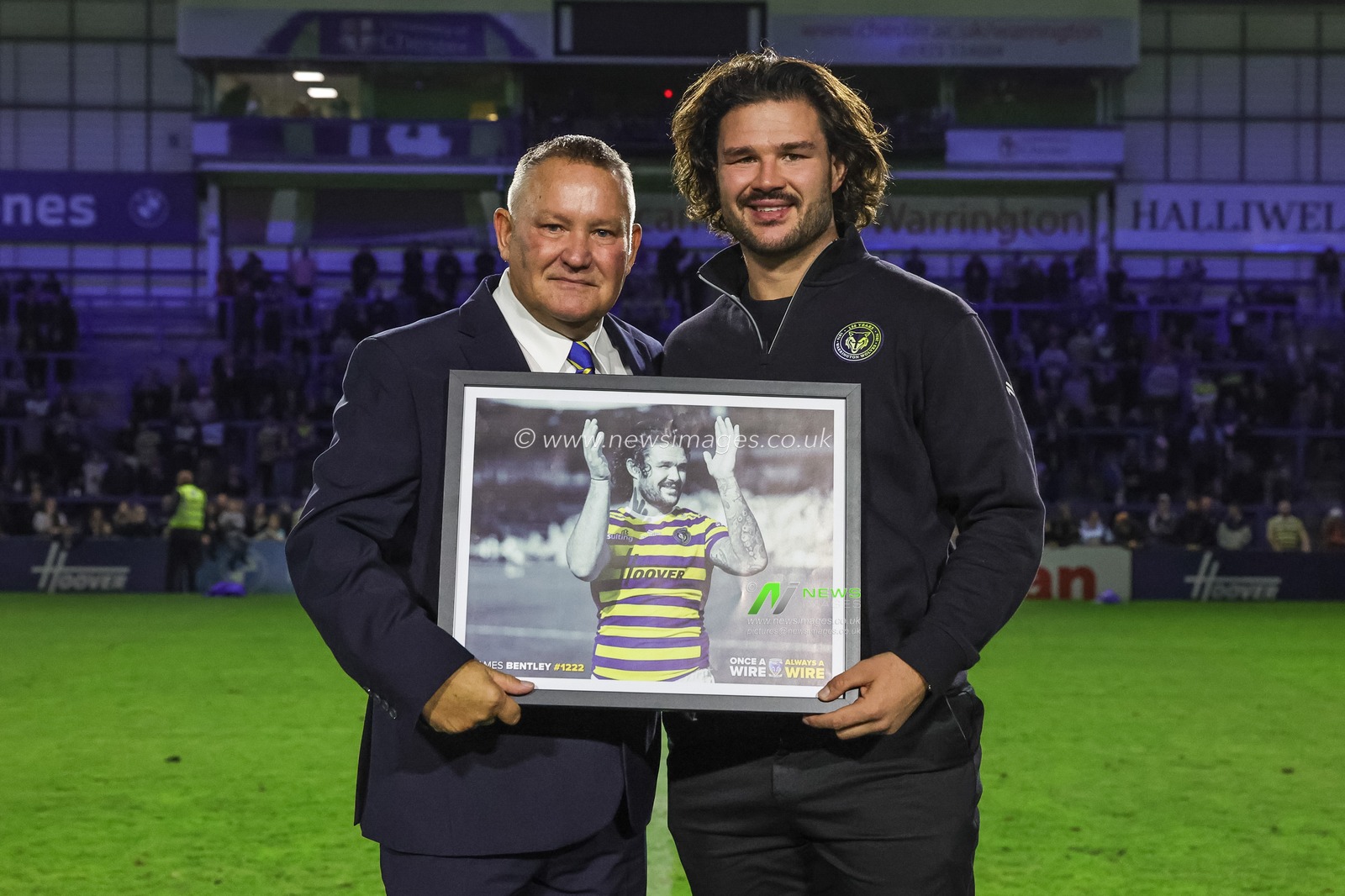 James Bentley of Warrington Wolves receives a presentation from Warrington Wolves chairman Stuart Middleton during the Betfred Super League round 27 match Warrington Wolves vs Toulouse Olympique at The Halliwell Jones Stadium, Warrington, United Kingdom on 11 September 2026

(Photo by Mark Cosgrove/News Images)