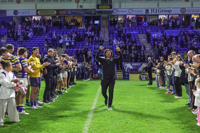 James Bentley of Warrington Wolves walks out to a guard of honour during the Betfred Super League round 27 match Warrington Wolves vs Toulouse Olympique at The Halliwell Jones Stadium, Warrington, United Kingdom on 11 September 2026

(Photo by Mark Cosgrove/News Images)
