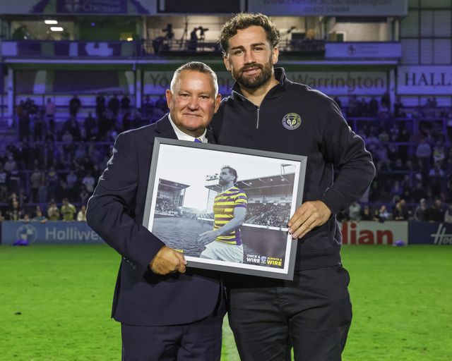 Toby King of Warrington Wolves receives a presentation from Warrington Wolves chairman Stuart Middleton during the Betfred Super League round 27 match Warrington Wolves vs Toulouse Olympique at The Halliwell Jones Stadium, Warrington, United Kingdom on 11 September 2026

(Photo by Mark Cosgrove/News Images)