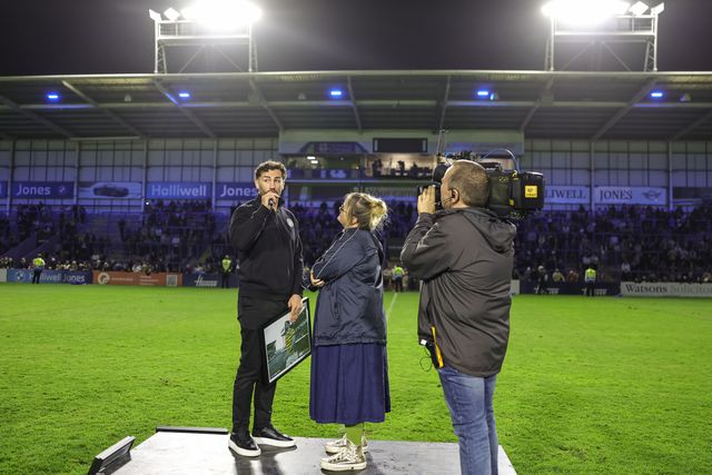 Toby King of Warrington Wolves speaks to the fans during the Betfred Super League round 27 match Warrington Wolves vs Toulouse Olympique at The Halliwell Jones Stadium, Warrington, United Kingdom on 11 September 2026

(Photo by Mark Cosgrove/News Images)