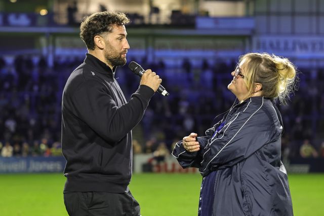 Toby King of Warrington Wolves speaks to the fans during the Betfred Super League round 27 match Warrington Wolves vs Toulouse Olympique at The Halliwell Jones Stadium, Warrington, United Kingdom on 11 September 2026

(Photo by Mark Cosgrove/News Images)