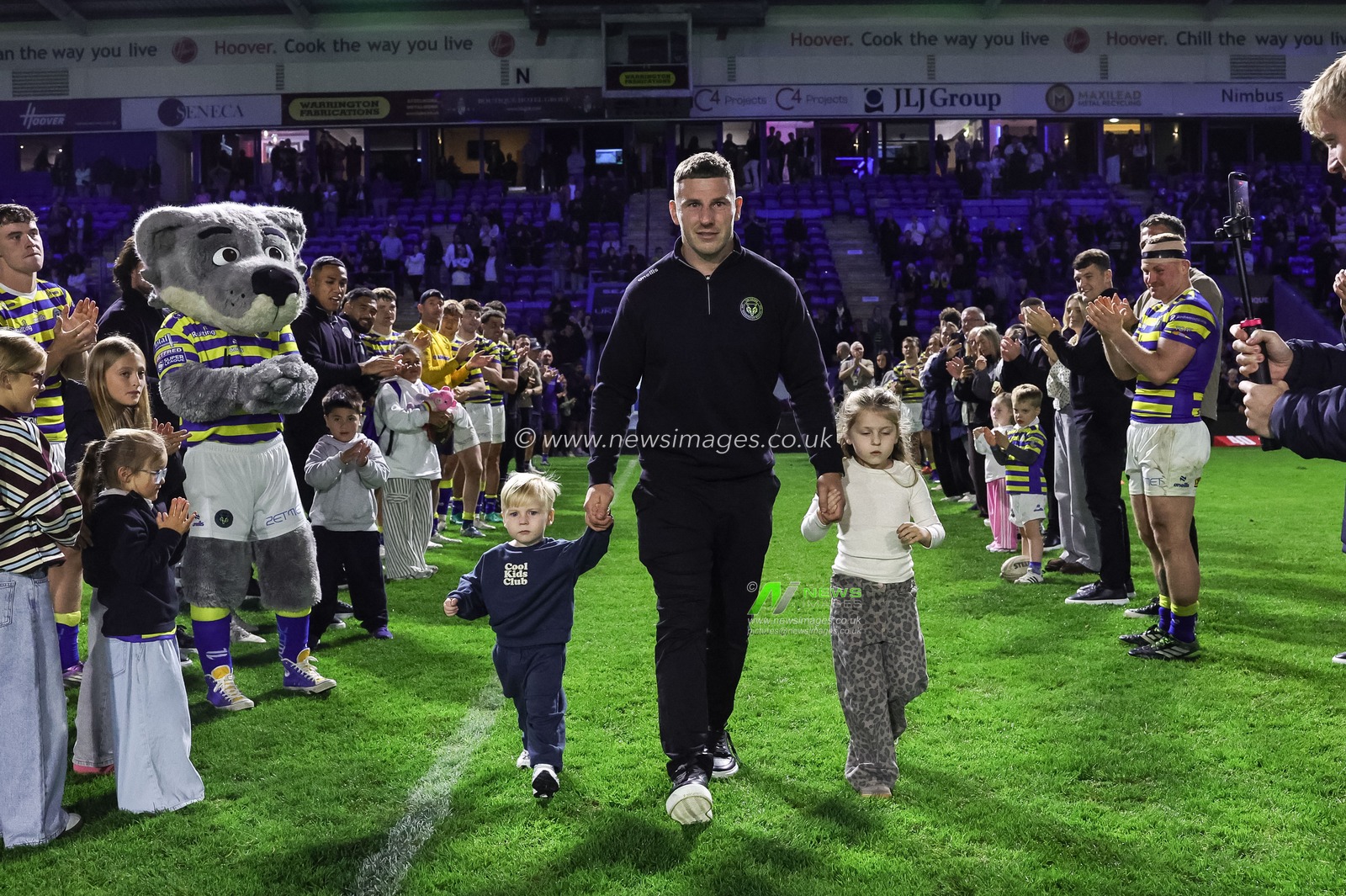 George Williams of Warrington Wolves walks down a guar of honour during the Betfred Super League round 27 match Warrington Wolves vs Toulouse Olympique at The Halliwell Jones Stadium, Warrington, United Kingdom on 11 September 2026

(Photo by Mark Cosgrove/News Images)