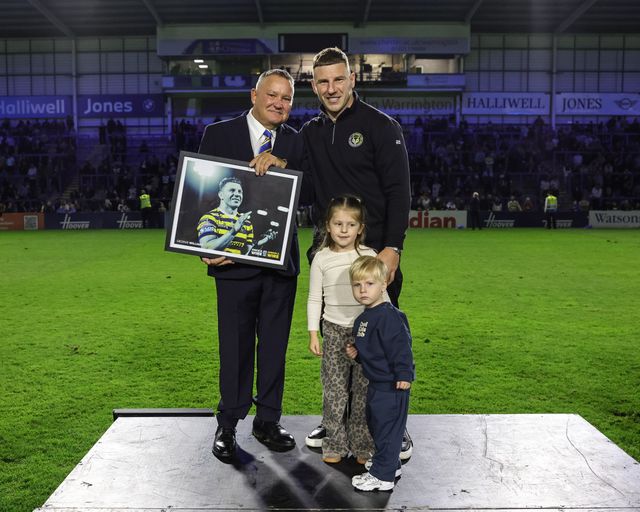 George Williams of Warrington Wolves receives a presentation from Warrington Wolves chairman Stuart Middleton during the Betfred Super League round 27 match Warrington Wolves vs Toulouse Olympique at The Halliwell Jones Stadium, Warrington, United Kingdom on 11 September 2026

(Photo by Mark Cosgrove/News Images)