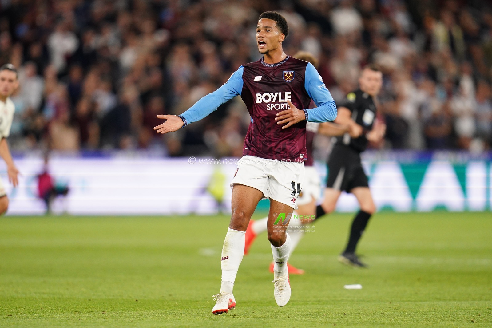 Divine Mukasa of West Ham United during the Sky Bet Championship match West Ham United vs Wrexham at London Stadium, London, United Kingdom on 11 September 2026

(Photo by Harvey Murphy/News Images)
