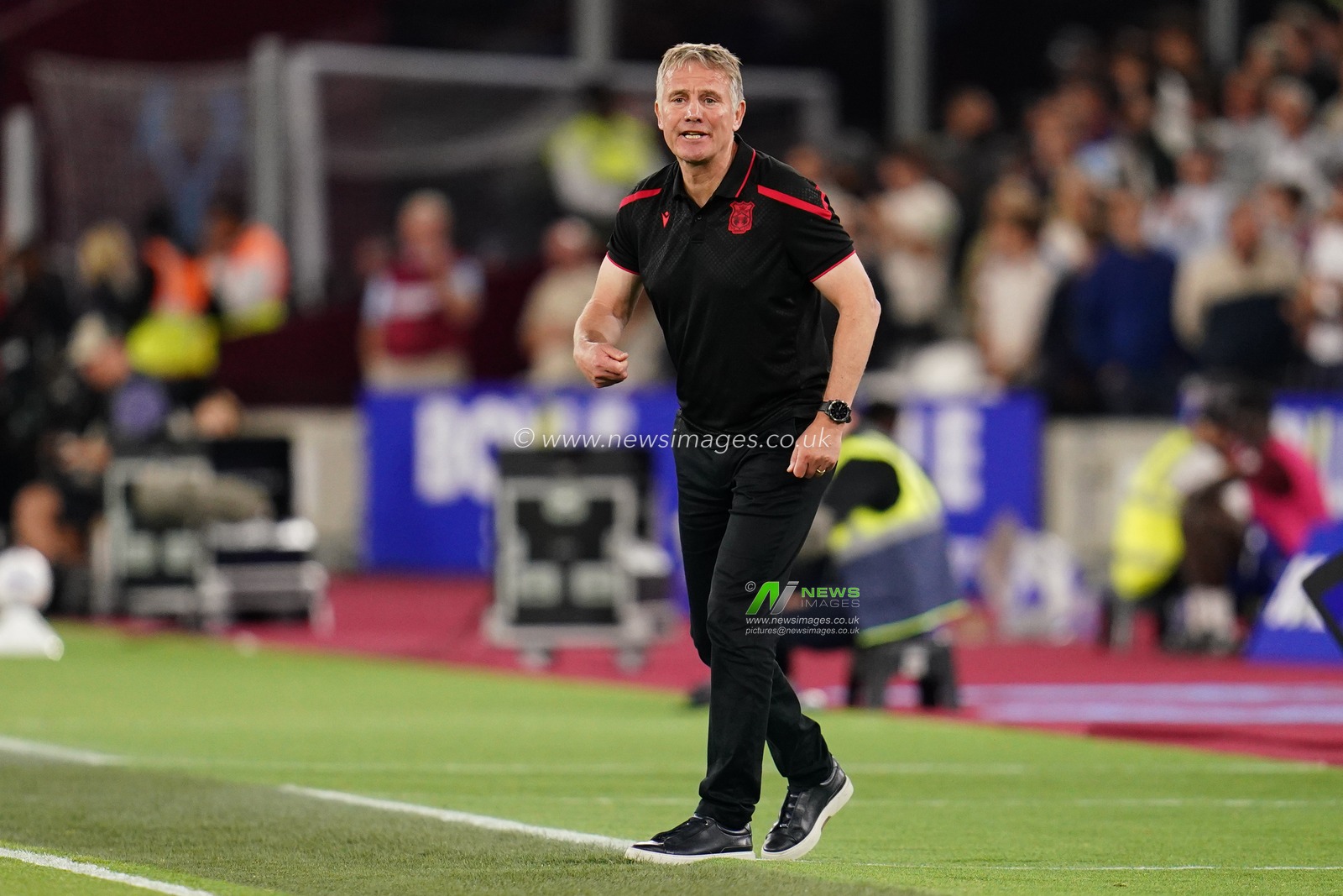 Phil Parkinson manager of Wrexham during the Sky Bet Championship match West Ham United vs Wrexham at London Stadium, London, United Kingdom on 11 September 2026

(Photo by Harvey Murphy/News Images)