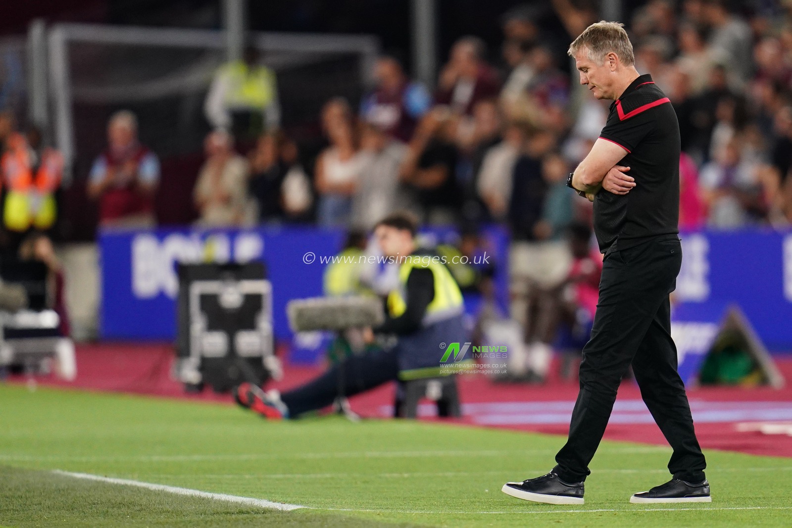 Phil Parkinson manager of Wrexham during the Sky Bet Championship match West Ham United vs Wrexham at London Stadium, London, United Kingdom on 11 September 2026

(Photo by Harvey Murphy/News Images)