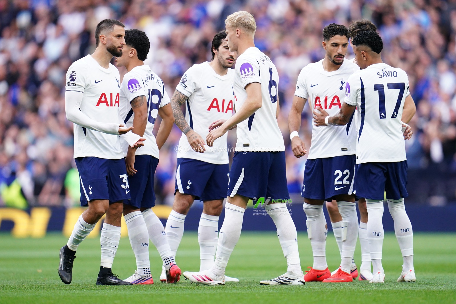 Tottenham players ahead of kick off during the Premier League match Tottenham Hotspur vs Everton at Tottenham Hotspur Stadium, London, United Kingdom on 12 September 2026

(Photo by Harvey Murphy/News Images)