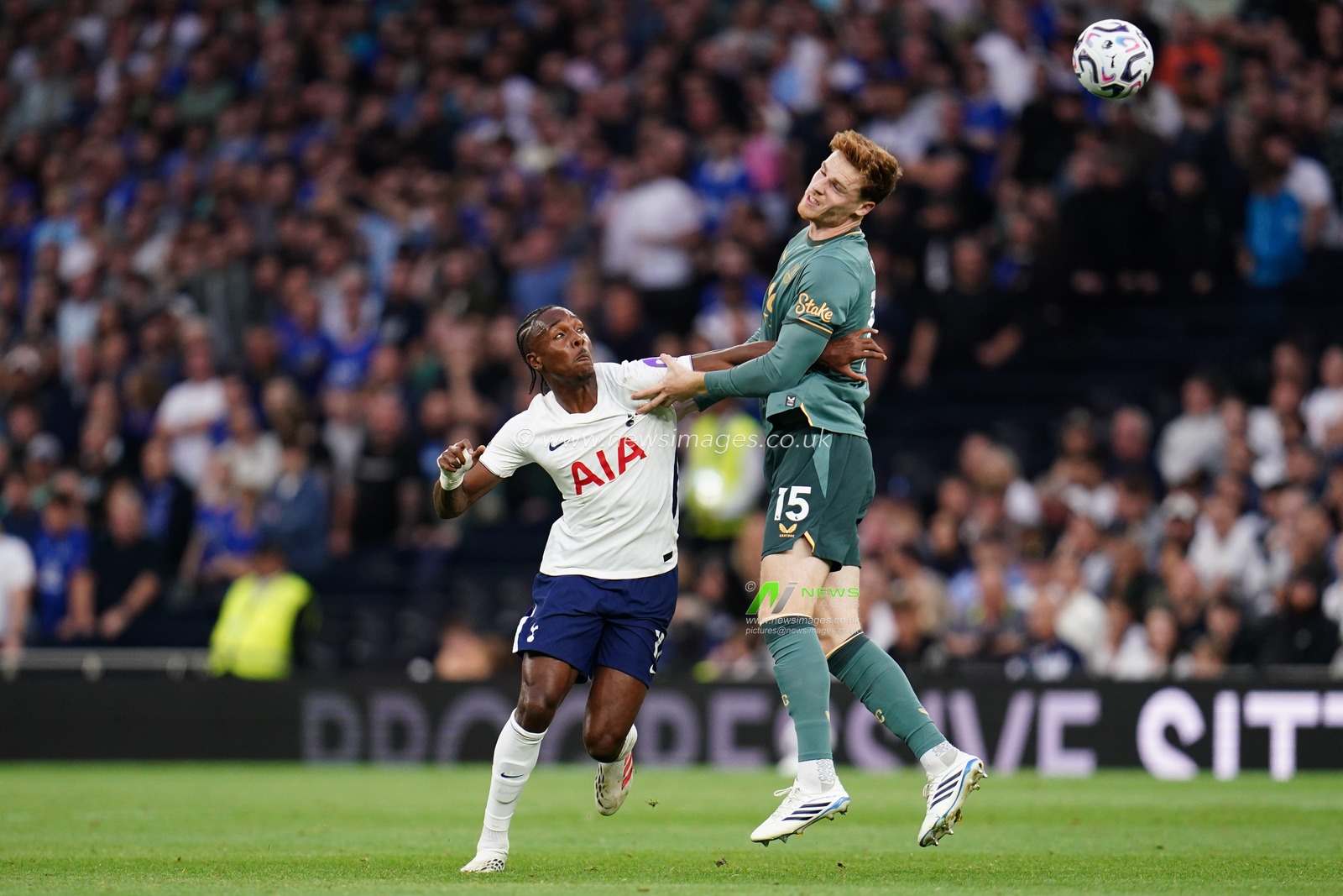 Mathys Tel of Tottenham Hotspur and Jake O'Brien of Everton battle during the Premier League match Tottenham Hotspur vs Everton at Tottenham Hotspur Stadium, London, United Kingdom on 12 September 2026

(Photo by Harvey Murphy/News Images)