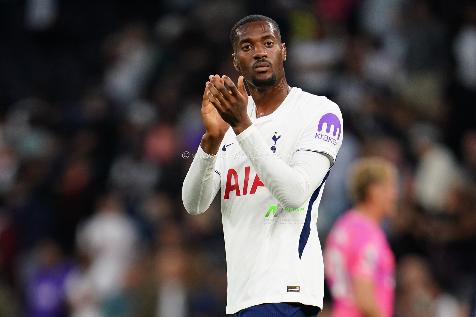 Tosin Adarabioyo of Tottenham Hotspur applauds home support at full time during the Premier League match Tottenham Hotspur vs Everton at Tottenham Hotspur Stadium, London, United Kingdom on 12 September 2026

(Photo by Harvey Murphy/News Images)
