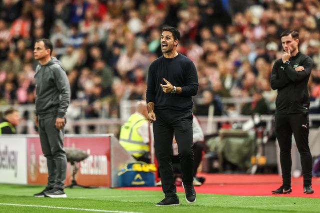 Mikel Arteta manager of Arsenal gives his team instructions during the Premier League match Sunderland vs Arsenal at Stadium Of Light, Sunderland, United Kingdom on 12 September 2026

(Photo by Alfie Cosgrove/News Images)