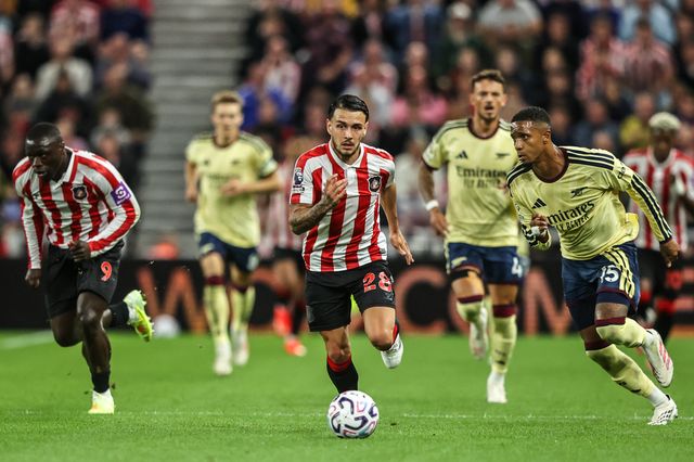 Enzo Le Fee of Sunderland breaks with the ball during the Premier League match Sunderland vs Arsenal at Stadium Of Light, Sunderland, United Kingdom on 12 September 2026

(Photo by Alfie Cosgrove/News Images)
