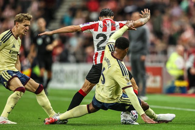 Enzo Le Fee of Sunderland is fouled by Gabriel of Arsenal during the Premier League match Sunderland vs Arsenal at Stadium Of Light, Sunderland, United Kingdom on 12 September 2026

(Photo by Alfie Cosgrove/News Images)