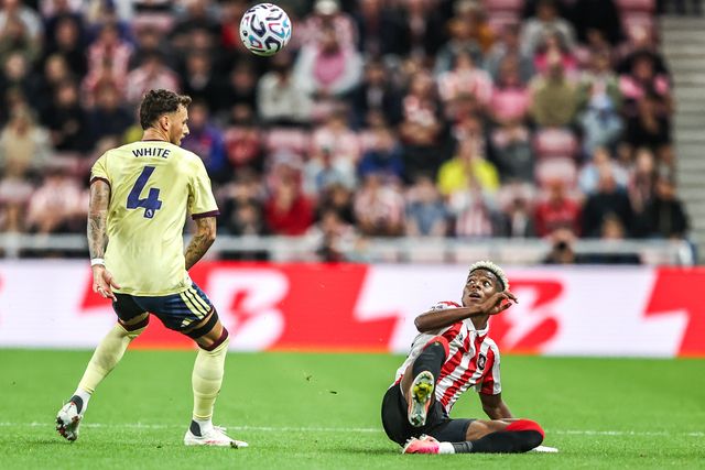 Nilson Angulo of Sunderland and Ben White of Arsenal battle for the ball during the Premier League match Sunderland vs Arsenal at Stadium Of Light, Sunderland, United Kingdom on 12 September 2026

(Photo by Alfie Cosgrove/News Images)