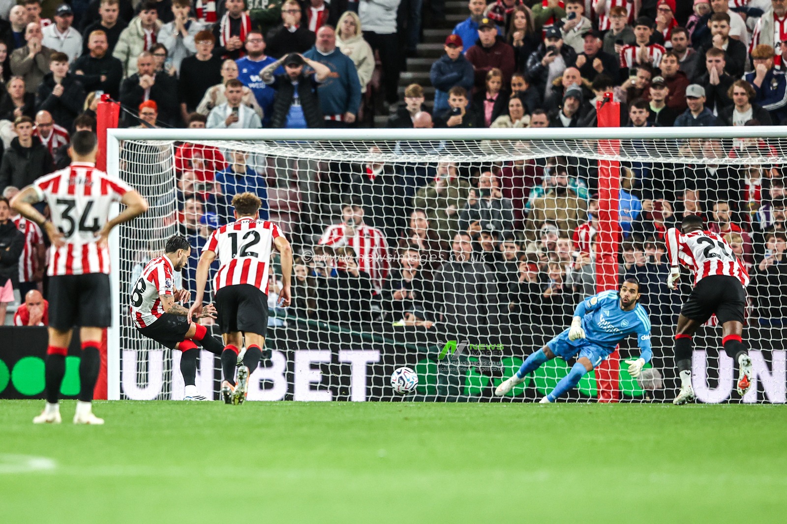 Arsenal goalkeeper David Raya saves a penalty from Enzo Le Fee of Sunderland during the Premier League match Sunderland vs Arsenal at Stadium Of Light, Sunderland, United Kingdom on 12 September 2026

(Photo by Alfie Cosgrove/News Images)